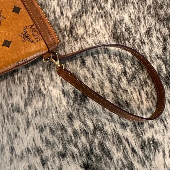 MCM Pouch in Visetos Original - Picture 5 of 10